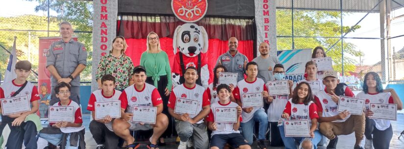 Prefeitura de Caraguatatuba celebra formatura de alunos do Programa Bombeiro na Escola