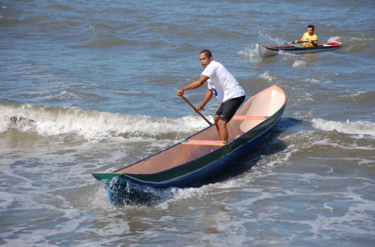 Corrida de Canoa Caiçara é atração neste final de semana dentro do Festival do Camarão Corrida de Canoa Caiçara é atração neste final de semana dentro do Festival do Camarão