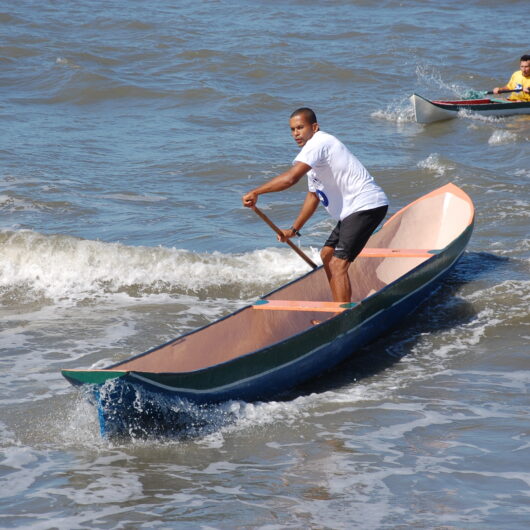 Corrida de Canoa Caiçara é atração neste final de semana dentro do Festival do Camarão