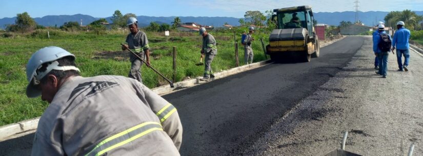 Prefeitura de Caraguatatuba segue com obras de pavimentação no Travessão