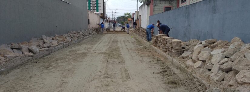 Prefeitura faz reassentamento de bloquetes em rua do Balneário Califórnia