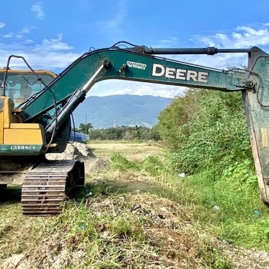 Limpeza de valas no Pegorelli melhora escoamento de águas pluviais e evitam alagamentos