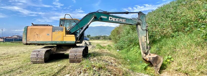 Limpeza de valas no Pegorelli melhora escoamento de águas pluviais e evitam alagamentos