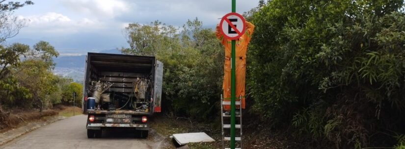 Prefeitura instala sinalização no Morro Santo Antônio para organizar o trânsito de veículos