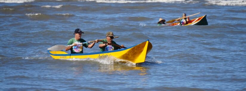 Corrida de Canoa Caiçara reúne pescadores da região no Festival do Camarão