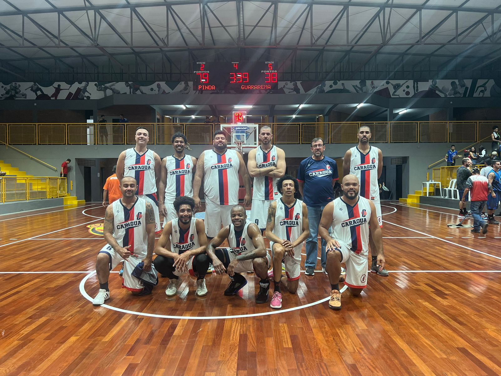 Equipe de basquete conquista vitórias consecutivas e avança para