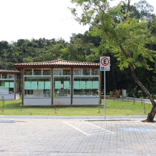 Prefeitura de Caraguatatuba realiza reflorestamento do Parque Natural Juqueriquerê