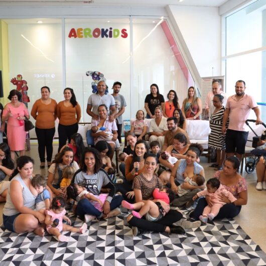 ‘Hora do Mamaço’ reúne 100 pessoas e incentiva o acolhimento às mães em período de amamentação