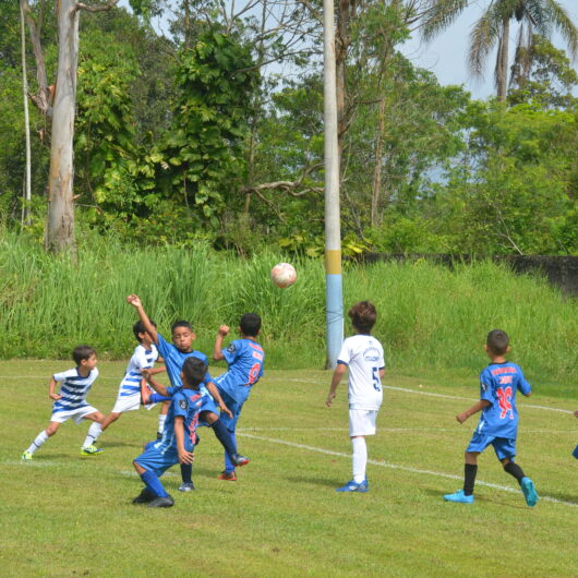 Novas rodadas da Copa da Criança de futebol de Campo são realizadas hoje