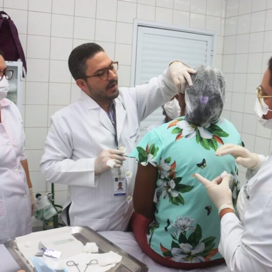 Profissionais de saúde de Caraguatatuba avaliam pacientes com possível diagnóstico de hanseníase