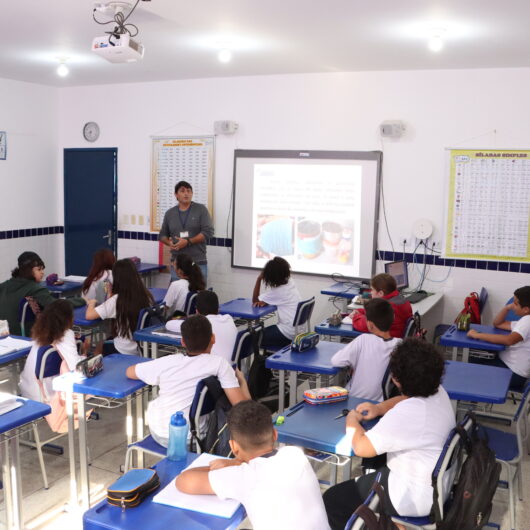 Mais de 250 alunos da rede municipal recebem palestra sobre ‘Linha Sem Cerol’