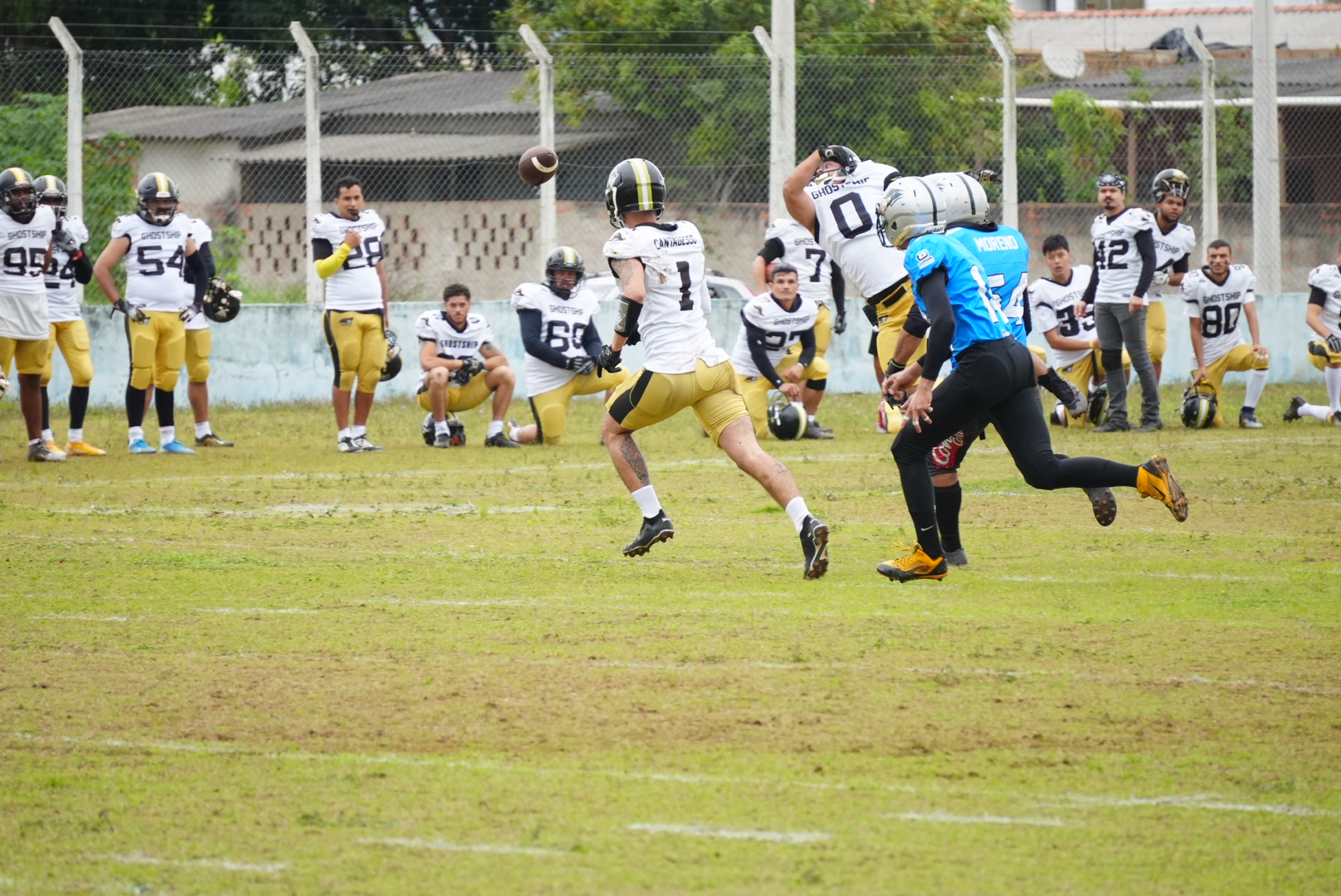 Time de futebol americano de Caraguatatuba vence partida em São