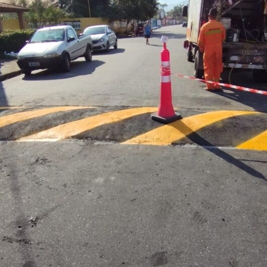 Prefeitura de Caraguatatuba executa sinalização viária no Massaguaçu e Morro do Algodão