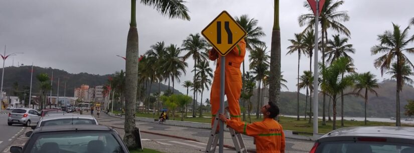 Prefeitura de Caraguatatuba realiza limpeza e reposição de placas de trânsito em seis bairros