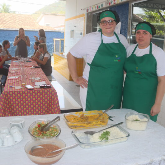 Escolas da Tabatinga e Massaguaçu promovem degustação para avaliadores das receitas inscritas no Chef Caraguá