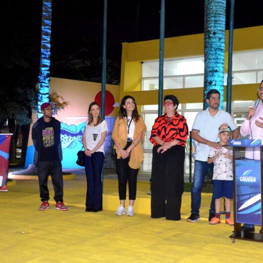 Caraguá recebe mural artístico de Diego Dgoh na Praça Dr. Diógenes Ribeiro de Lima