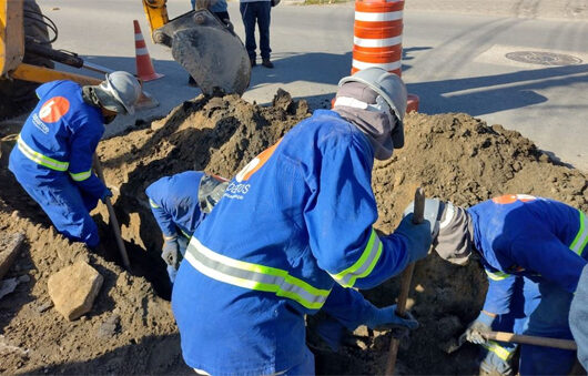 Obras de esgoto vão beneficiar mais de 70 ruas da Martim de Sá, Golfinhos, Jaraguazinho e Cidade Jardim