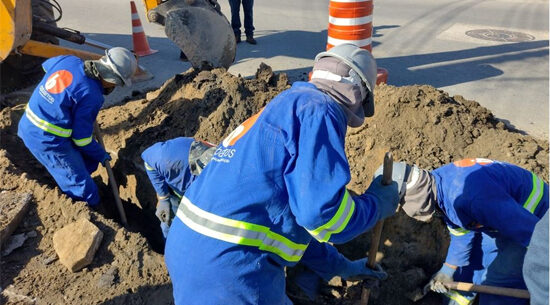 Obras de esgoto vão beneficiar mais de 70 ruas da Martim de Sá, Golfinhos, Jaraguazinho e Cidade Jardim