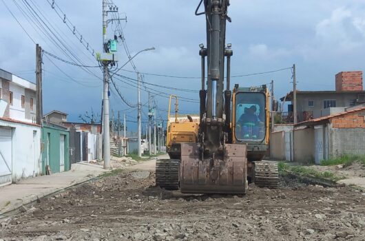 Prefeitura de Caraguatatuba investe em pavimentação e drenagem no Golfinhos