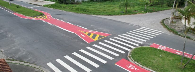 Prefeitura de Caraguatatuba demarca ciclofaixa no Pontal Santamarina e sinalização na Ponte Seca