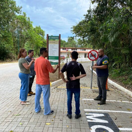 Aula de Libras promove inclusão no Parque Natural do Juqueriquerê