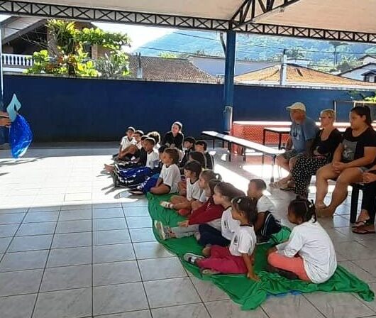 EMEI/EMEF na Tabatinga realiza Café Literário e presenteia pais e alunos com kit inédito de livros infantis