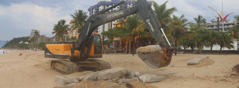 Emissários danificados por ressaca são retirados da praia Martim de Sá