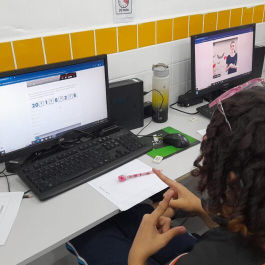 Escola de Caraguatatuba participa de competição nacional de Matemática em Libras