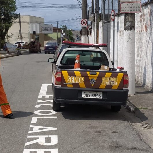 Prefeitura revitaliza sinalização de trânsito em vias do Tinga, Perequê-Mirim e Cidade Jardim