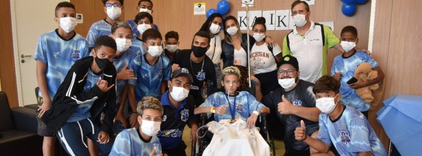Adolescente se recupera na UTI do Hospital Regional e recebe apoio de amigos do futebol