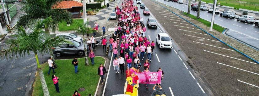 Caminhada do Outubro Rosa reúne 500 pessoas em Caraguatatuba e reforça importância do autocuidado