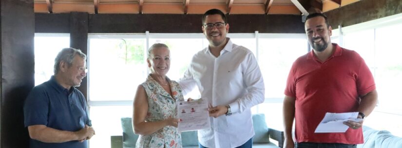 Novos artesãos da Praça Diógenes Ribeiro de Lima recebem alvarás de funcionamento Novos artesãos da Praça Diógenes Ribeiro de Lima recebem alvarás de funcionamento