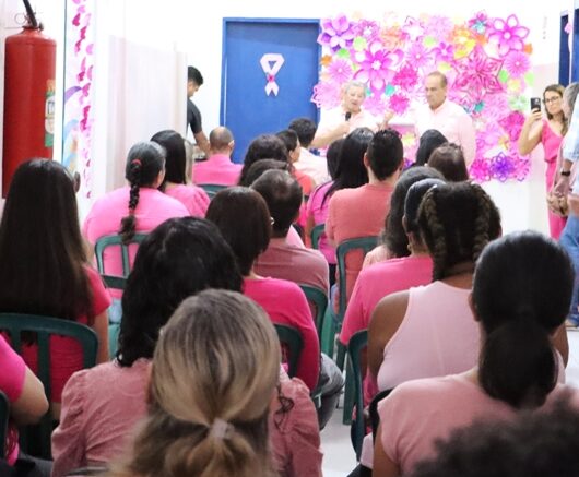 Palestra marca término da Campanha do Outubro Rosa no Paço Municipal de Caraguatatuba