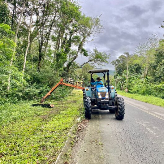 Prefeitura promove limpeza de vala no Pegorelli e diversos serviços em toda Região Sul