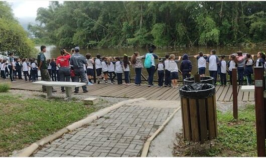 Alunos de colégio visitam Parque Juqueriquerê
