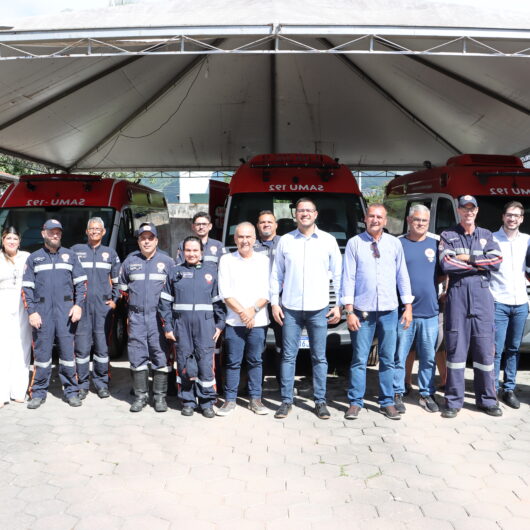 Prefeitura de Caraguatatuba realiza entrega de nova ambulância do SAMU