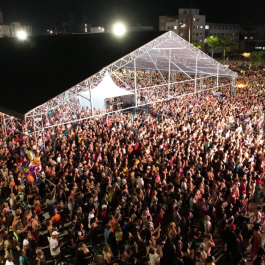 Alexandre Pires faz show de 3 horas e leva 30 mil pessoas à Praça da Cultura