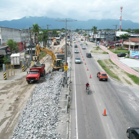 Empresas trabalham na substituição de asfalto para recuperação da SP-55 em Caraguatatuba