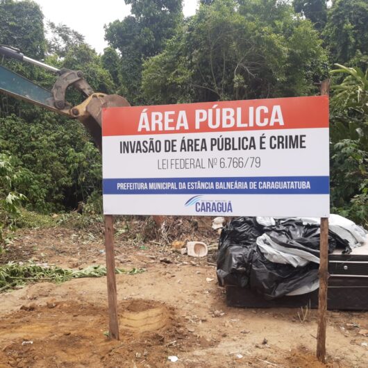 Prefeitura de Caraguatatuba e Polícia Ambiental coíbem invasão em área pública no Jaraguazinho