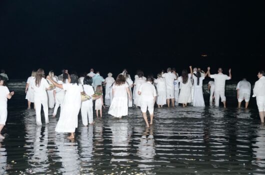 39ª Festa de Iemanjá bate recordes de casas participantes e mais de 15 mil pessoas prestigiam evento 39ª Festa de Iemanjá bate recordes de casas participantes e mais de 15 mil pessoas prestigiam evento