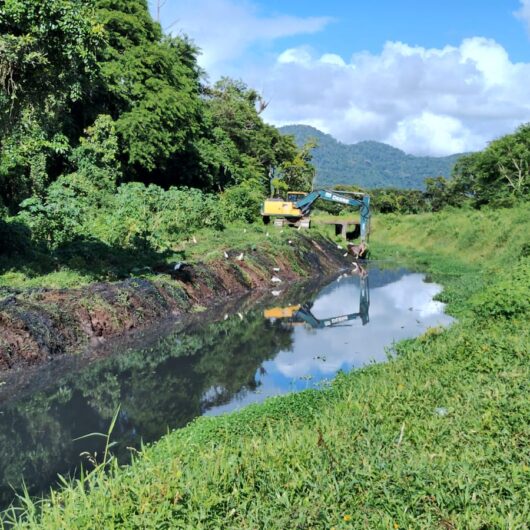 Prefeitura prossegue com serviços de drenagem em valas para evitar alagamentos na região Sul
