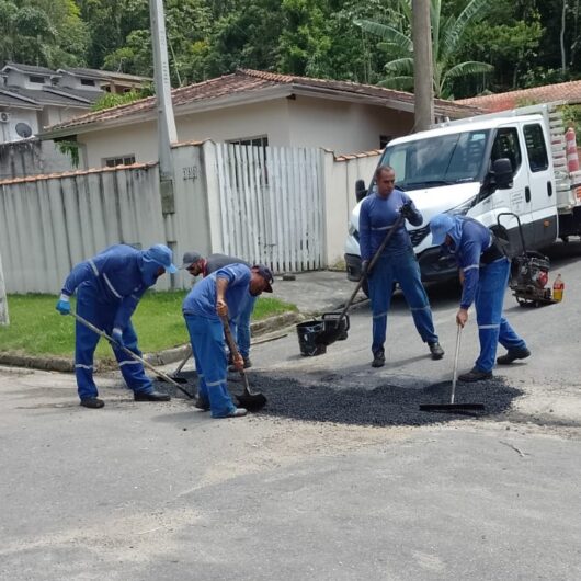 Prefeitura de Caraguatatuba executa mais 5,7 mil serviços de tapa-buracos em toda cidade em 2023