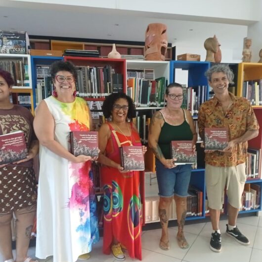 Atores e grupos de Caraguatatuba integram livro sobre produção teatral paulista