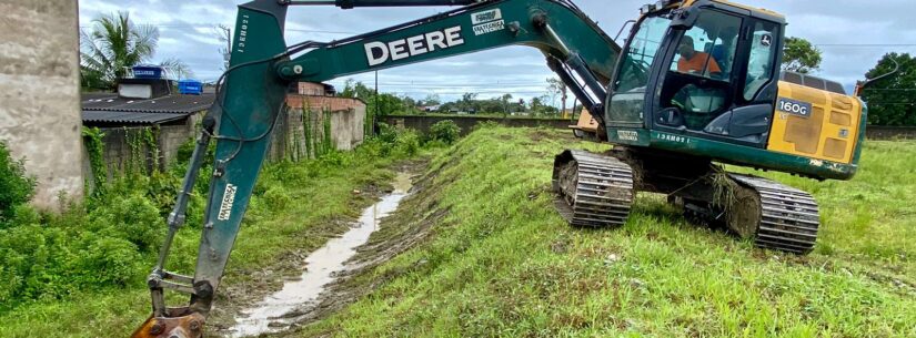 Para melhorar drenagem após chuvas, Prefeitura prossegue com limpeza de valas e córregos