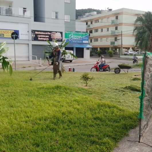 Bairros da região central recebem equipes de limpeza da Prefeitura de Caraguatatuba