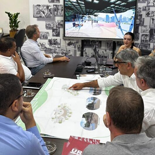 Prefeito Aguilar Junior recebe estudos para exploração turística dos Morros do Santo Antônio e Camaroeiro