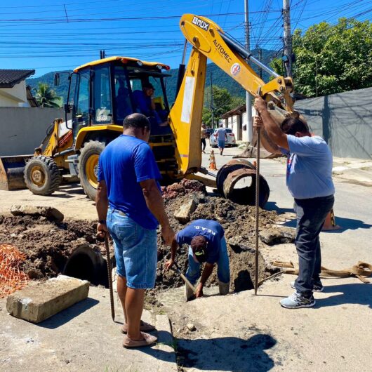 Prefeitura prossegue com obra da nova linha de drenagem na Rua Nossa Senhora Aparecida, no Perequê-Mirim