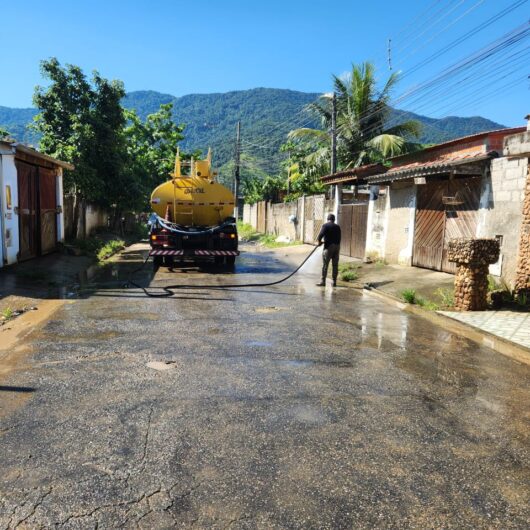 Prefeitura de Caraguatatuba realiza lavagem de ruas após chuvas