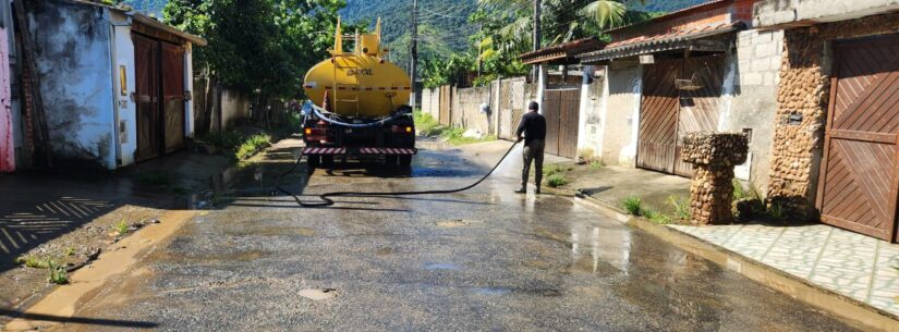 Prefeitura de Caraguatatuba realiza lavagem de ruas após chuvas
