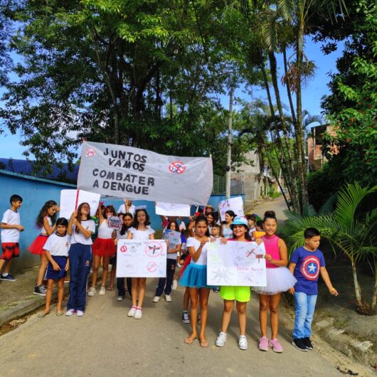 Escola do Jardim Califórnia conscientiza alunos e comunidade sobre prevenção da dengue